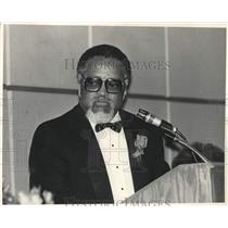 1987 Press Photo Hosea Williams, Civil Rights Leader, in Front of Microphone