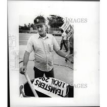 1985 Press Photo Truck Drivers on Strike. - RRW95975