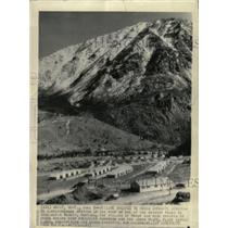 1943 Press Photo Village House Chromite Miners - RRX65495