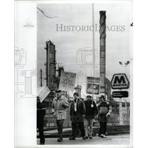 1985 Press Photo Marathon Oil Refinery Strike Detroit - RRW94727
