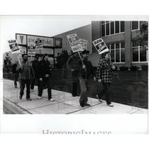 1984 Press Photo UAW Fier Piant Pontiac Mobes People - RRW57809