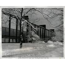 1900 Press Photo Winter Scene Crown Hall Illinois Tech - RRW65749