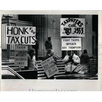 1989 Press Photo Tax Protestors Chicago - RRW64375