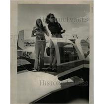 1972 Press Photo Walker Mrs Harris airplane test ride - RRW17133