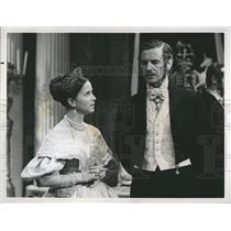 1969 Press Photo Actress Julie Harris and Actor James Donald. - RSH81519