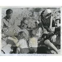 1968 Press Photo Lord Louie Mountbatten with his child and grandchildren.