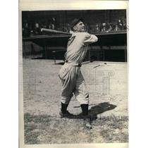 1934 Press Photo Outfielder Gerald Walker Trains At Detroit Tigers Camp