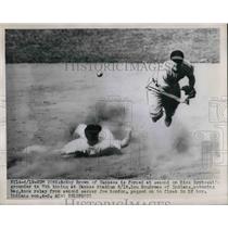 1949 Press Photo Yankee Bobby Brown Forced At 2nd By Kryhoski's Grounder