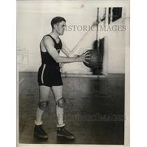 1927 Press Photo Fordham University Basketball Guard Frank Scanlon with Ball