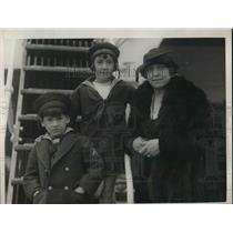 1925 Press Photo Mrs Alice Nurusu, wife of Japanese Amb to Chile & her famly