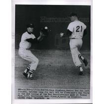 1955 Press Photo Gene Stephens catches long fly ball, Karl Olson backs him up