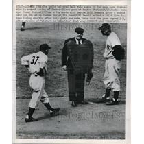 1950 Press Photo Yankee Manager Casey Stengel & Umpire Bill Summers