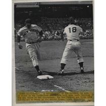 1949 Press Photo Johnny Lindell of Yankees is Safe, Ted Kluszewski of Reds
