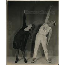 1922 Press Photo A Couple Exercising Upper Trunk and Arms - neb50787