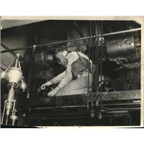 1923 Press Photo Worker building an ammonia tank
