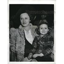 1942 Press Photo Mrs Frank Abbott & Daughter Patricia Age 4 Delhi India