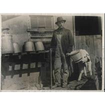 1925 Press Photo Blind Farmer O.H. Doerschlag at Farm Near Topeka, Kansas