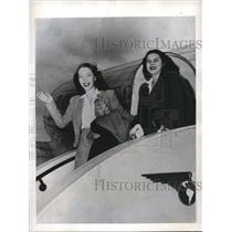 1945 Press Photo Miss Laura Braden and Mrs. Patricia Braden Clark.