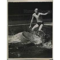 1935 Press Photo Vic Greenwood, Canadian Champion Log-Roller