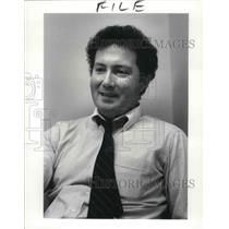 1987 Press Photo Bill Burgel, who is leading School Levy Campaign
