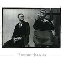1982 Press Photo Gov. Richard Celeste sits on stage with interpreter Judy Pyles