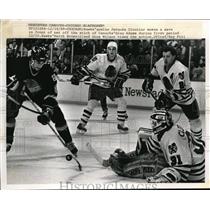 1989 Press Photo Hawks goalie Jacques Cloutier makes save vs Canucks Greg Adams