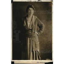 1918 Press Photo Amanda Byrd for the FOB Kitchen Door rally for war garden comm.