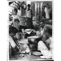 1968 Press Photo The Pakistani per capita income is $85 a year but the slum