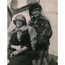 1923 Press Photo Mrs. J. McLaughlin (L) and Mrs. F.M. Blanchard