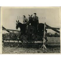 1918 Press Photo White Sulphur Springs W Va Betty & Ed in horse show Stettinius
