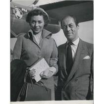1949 Press Photo Actor Rex Harrison With Wife Arriving London Airport