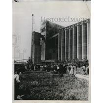 1934 Press Photo Six Die in St Louis Grain Elevator Crash