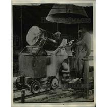1929 Press Photo Factory Worker Mixing Chlorine Cocktail