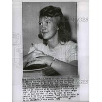1958 Press Photo Mrs. Clifford Curtis returned to high school to earn diploma