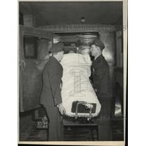 1927 Press Photo Injured Pedestrian Removed from Ambulance at Hospital