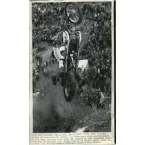 1971 Press Photo Motocyclists performing hill climb stunt St Agatha Ontario
