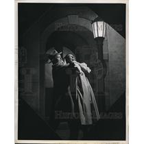 1948 Press Photo Lester Mack & Hazel Kempf in Westinghouse Streetlight Campaign
