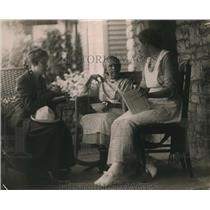 1919 Press Photo Mrs M J Robinson, Mrs Josephine McRitchio, Betty Brown