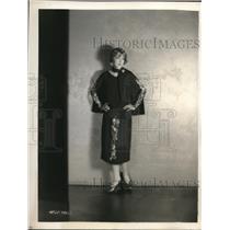 1926 Press Photo MGM actress Claire Windsor in a caped frock dress - nex71371
