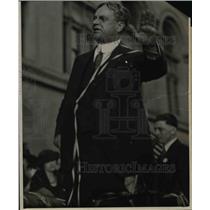 1922 Press Photo Senator Hiram Johnson Addressing The Crowd From Washington