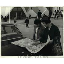 1970 Press Photo Osaka Japan Expo 70 Visitors Check Map - nee44231