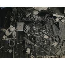 1925 Press Photo Part of jewelry recovered from Mrs McCoff about $30,000 worth