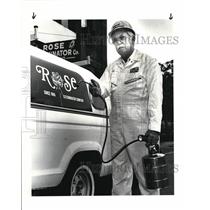 1985 Press Photo James Shoaf of Rose Exterminator Company - cva44782