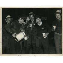1927 Press Photo AFL Picketers at Vacuum Plant - nee76628