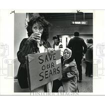 1984 Press Photo Terry Poulos, rally to save Sear from closing - cva93445