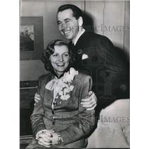 1961 Press Photo Mr And Mrs Alexander Knox - orx00588