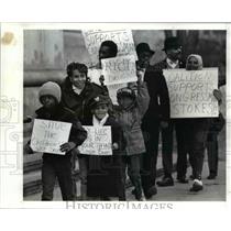 1989 Press Photo The Anti Drug Coalition Members Demonstrate in front  City Hall