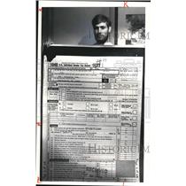 1980 Press Photo Steven T. Heise Holds Blowup of His Tax Form - cva94283