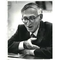 1983 Press Photo Aaron Klug, Nobel Laureate at Case Western Reserve University