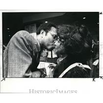 1982 Press Photo George L. Forbes kisses Jeri Washingtonhttp://204.75.12.232/wor